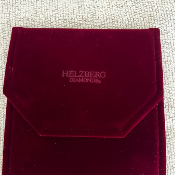 18” White Pearl Necklace - Picture 4 of 11